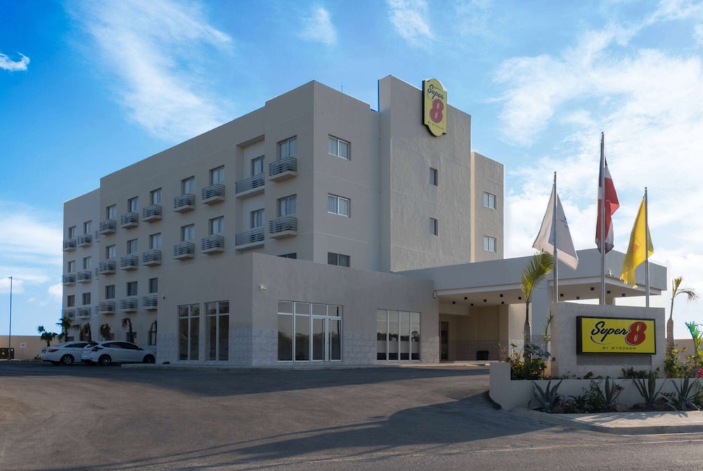 Super 8 by Wyndham Manzanillo 43/50