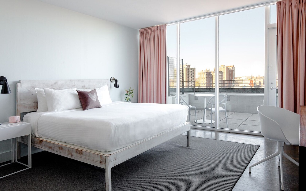 Quirk Hotel 17/85