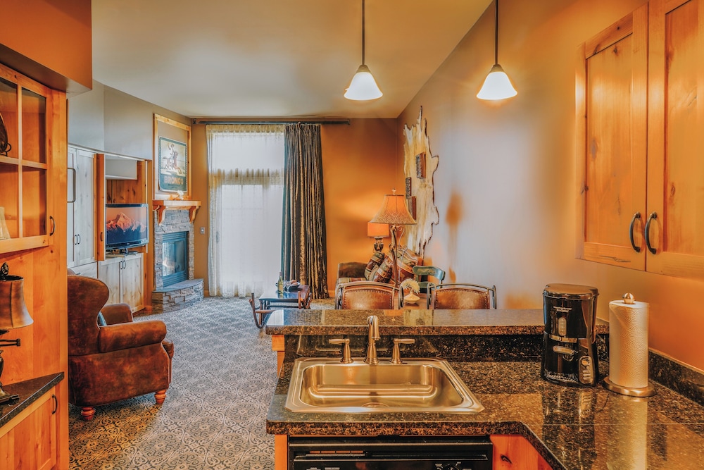 The Village Center At Big Sky Resort 50/70