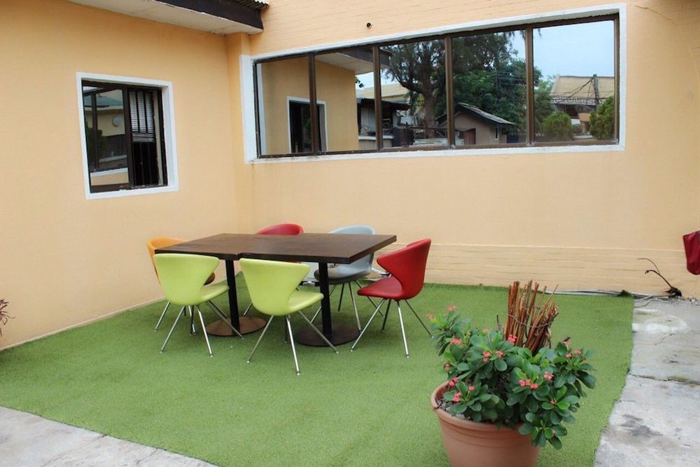 The Hedge Suites 16/19