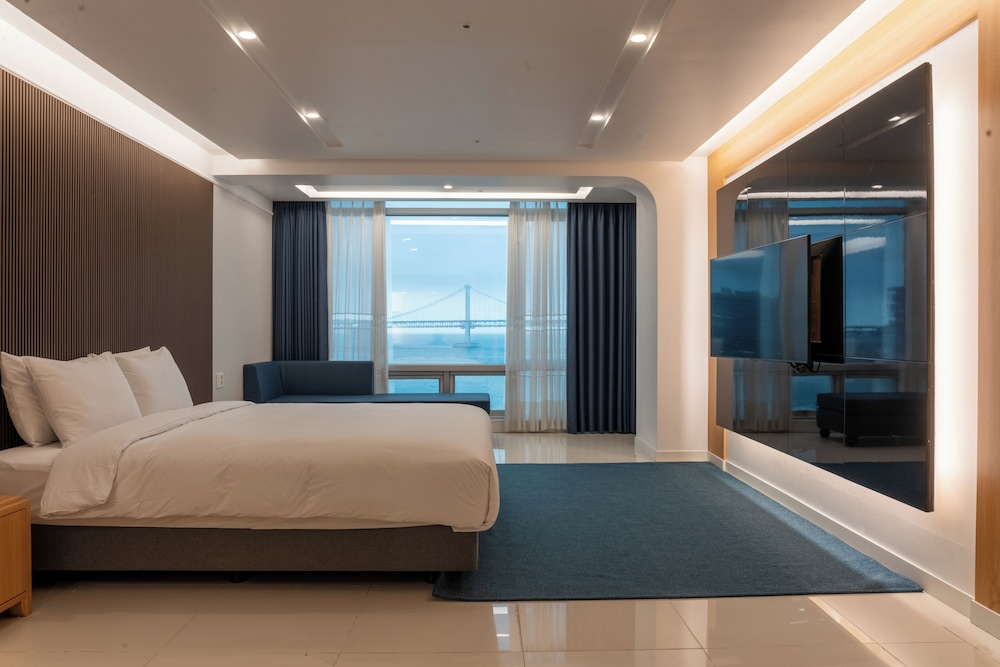 Homers Hotel 9/50