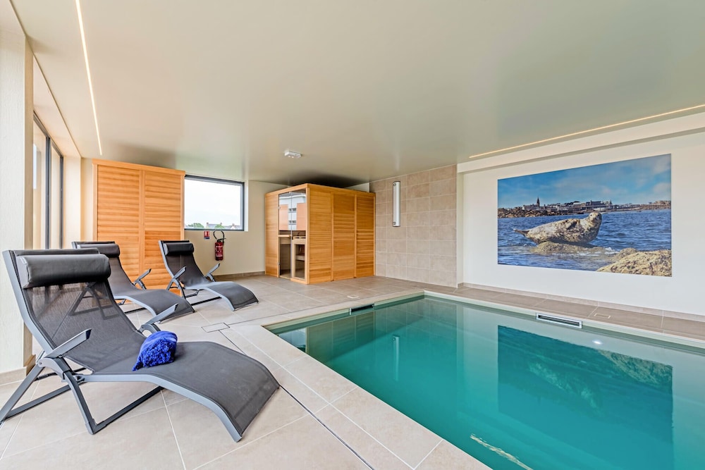 swimming pool spa