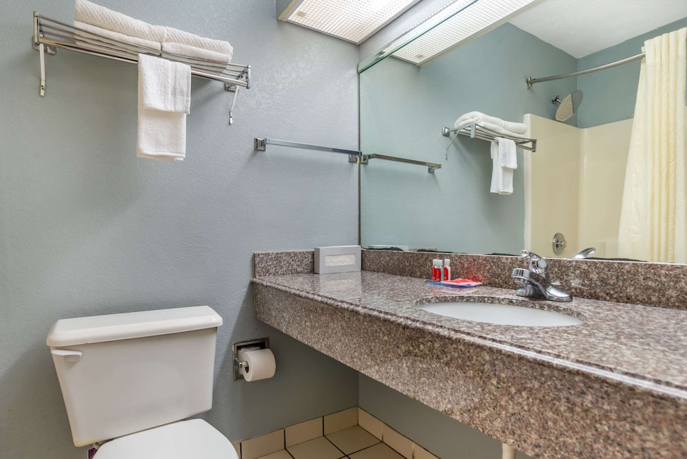 Econo Lodge Inn & Suites Philadelphia MS 77/80