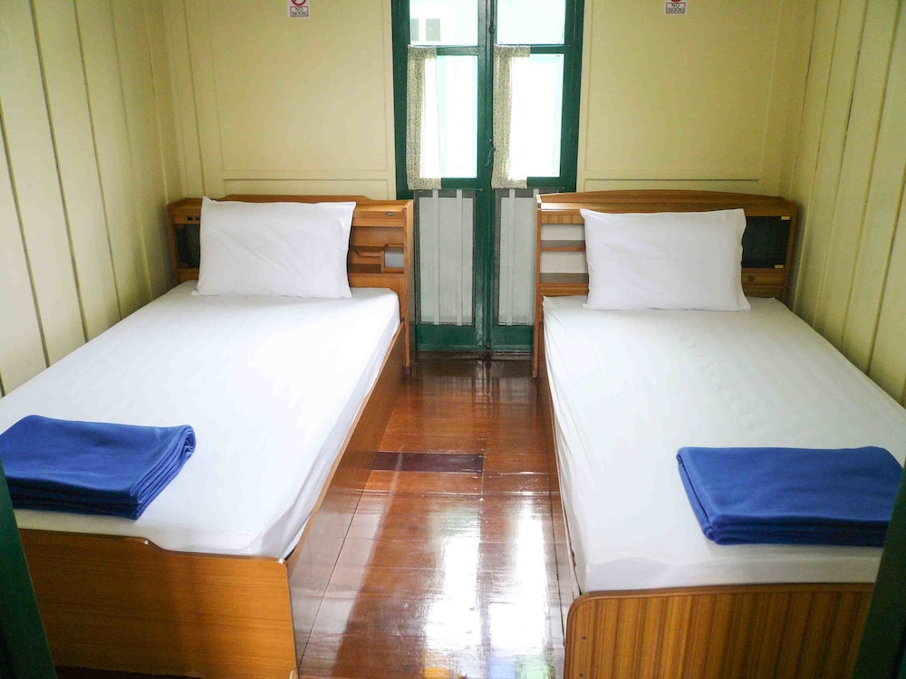 Samsen Sam Place Hotel 23/66