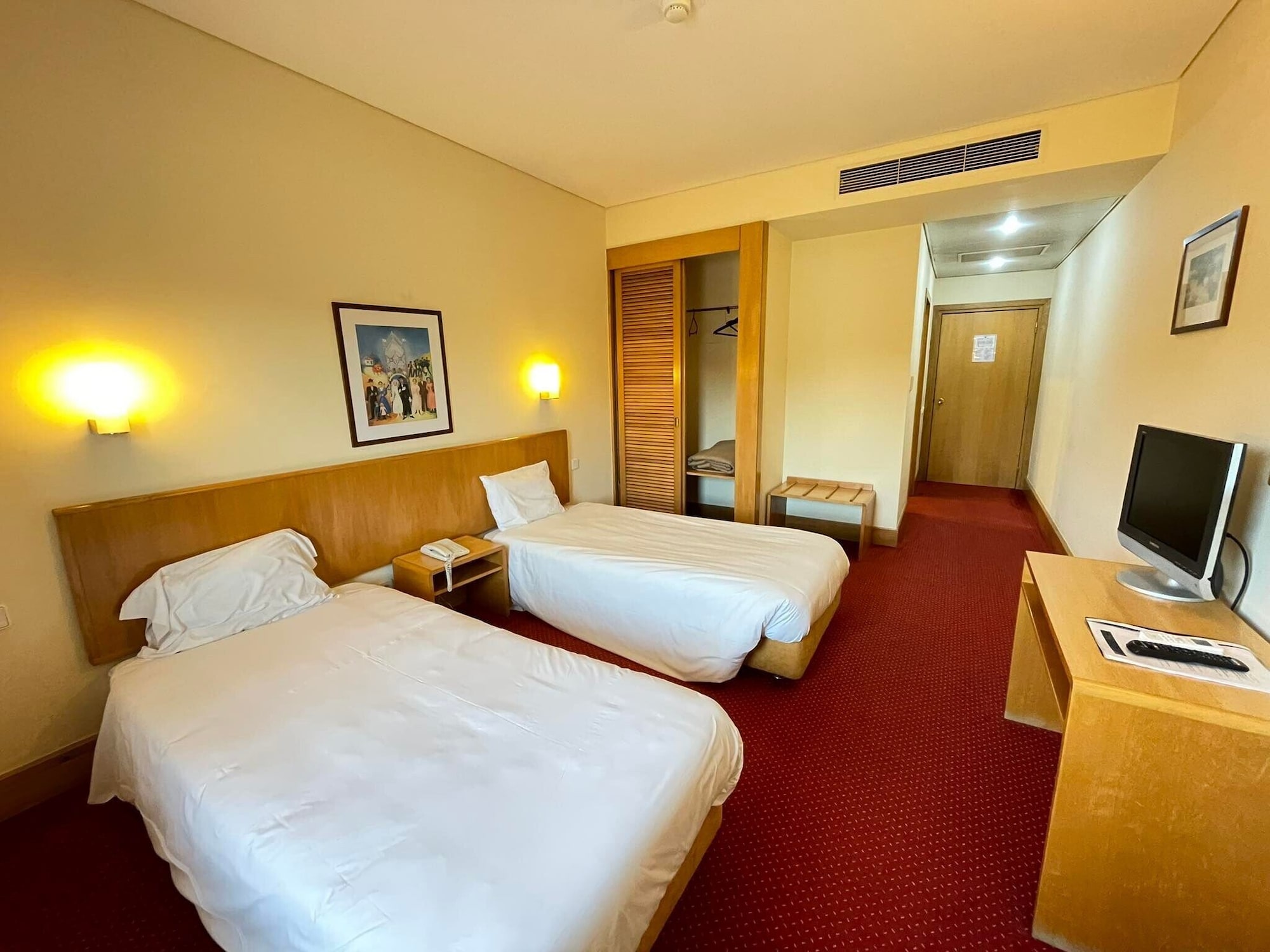 Standard, Twin Beds