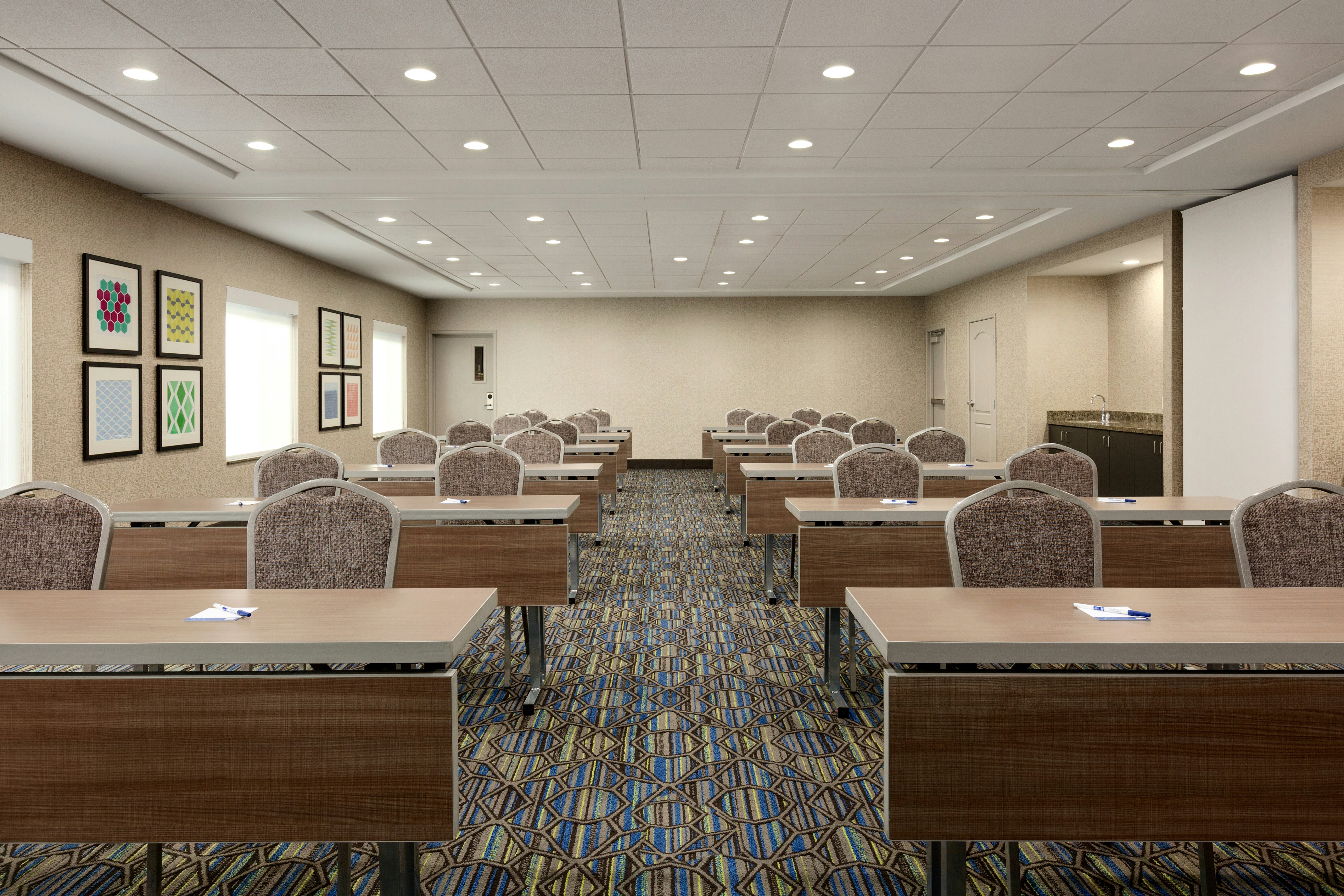 Holiday Inn Express Hotel And Suites Merced 51/52