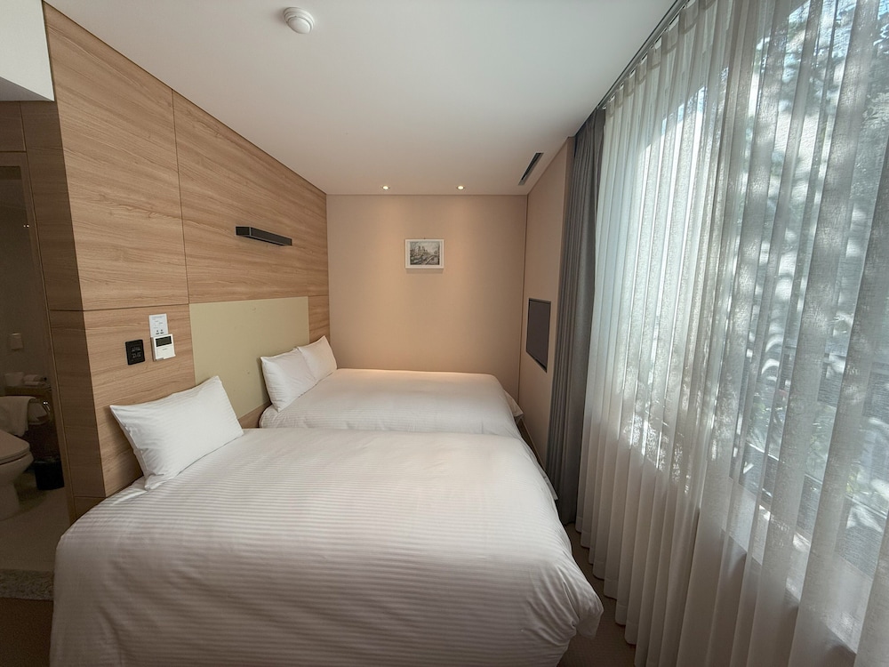 ACUBE HOTEL 11/49