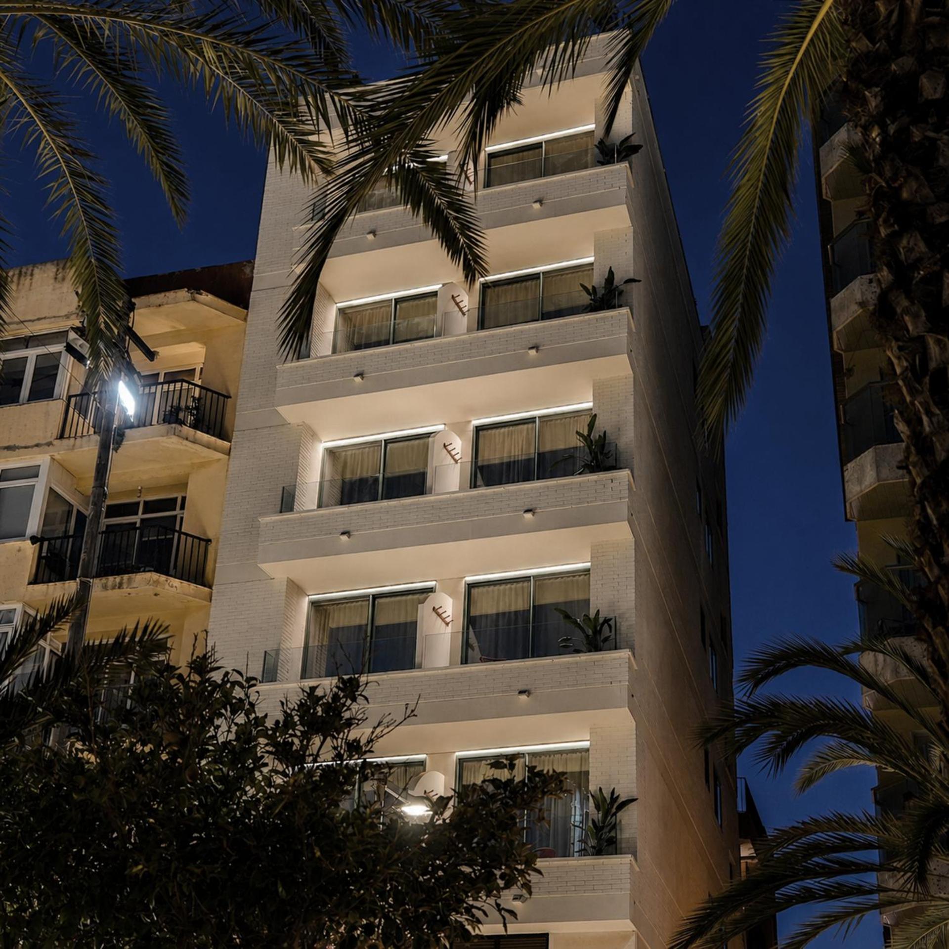 Suites by Miramar 2/50