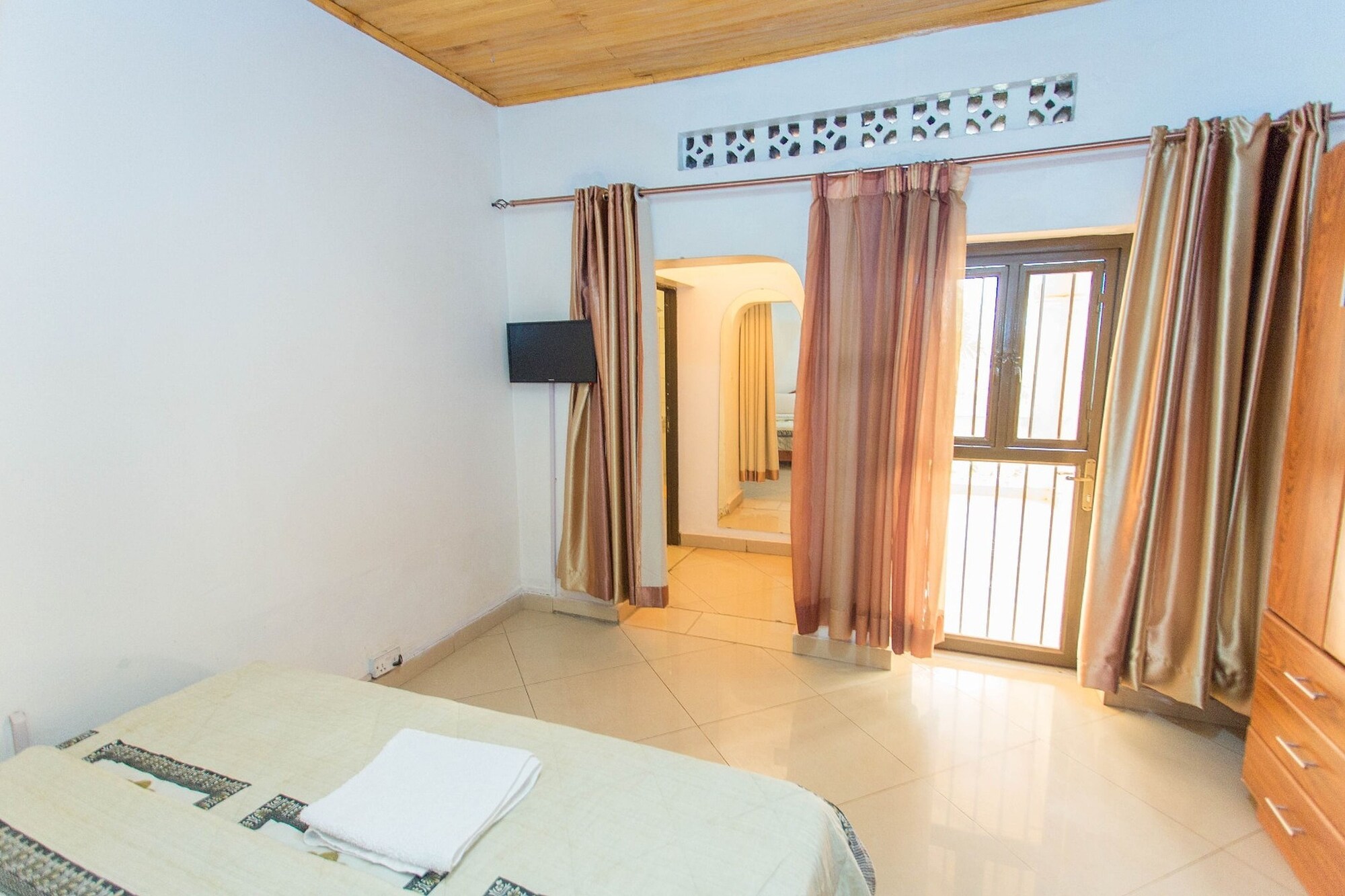DELUXE, TWIN BEDS