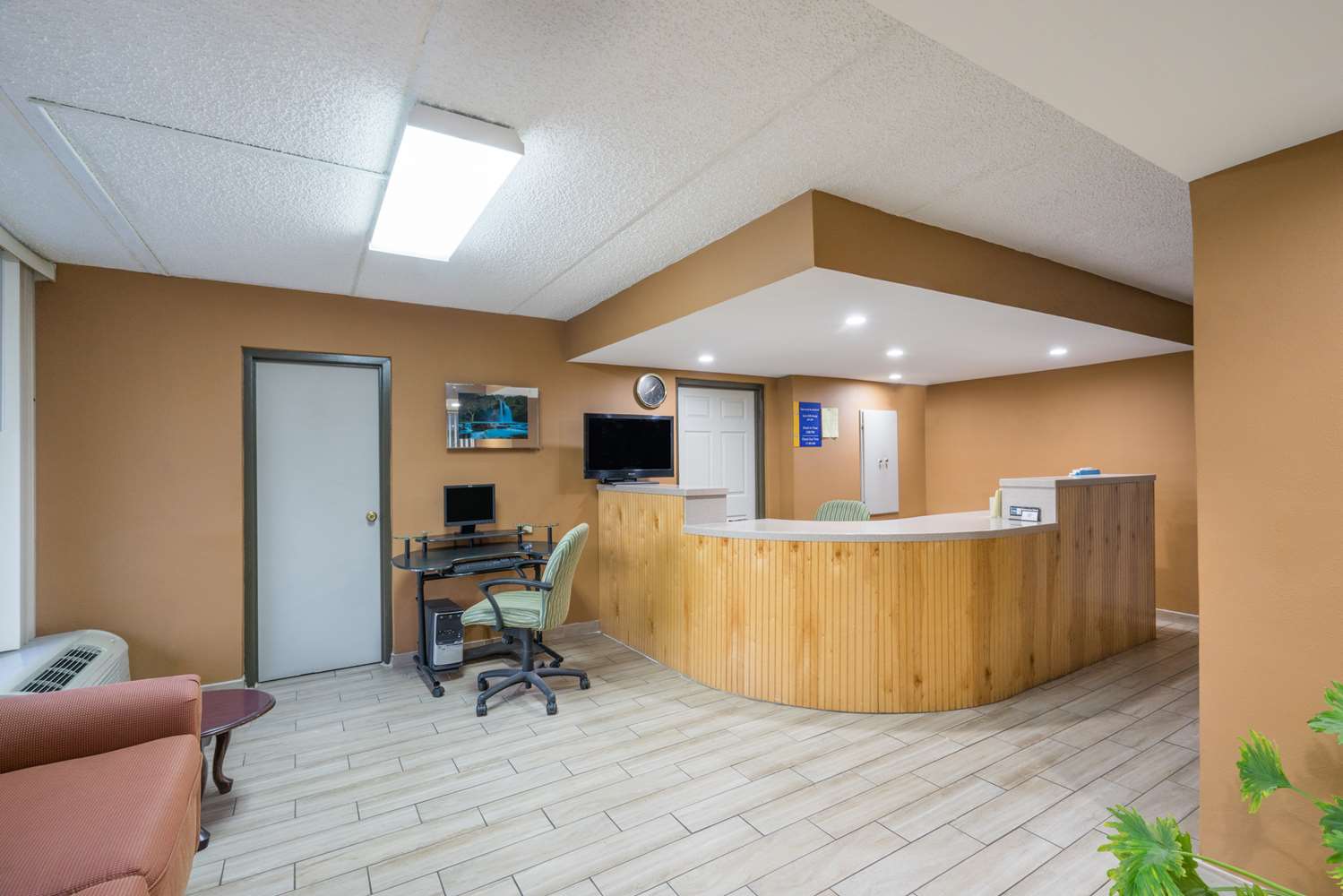 Days Inn By Wyndham Hurricane Mills 3/23