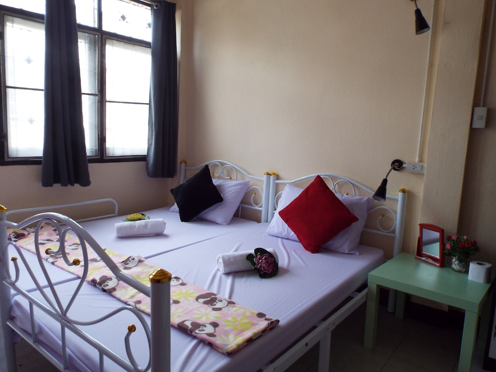 Hostel 24 10/50
