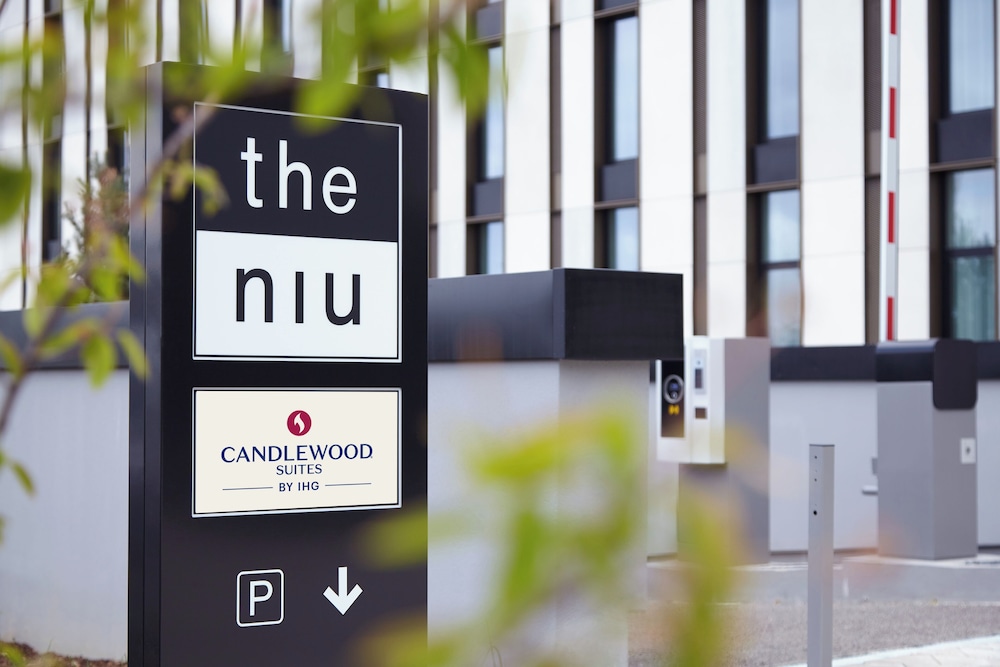Aparthotel Candlewood Suites Duesseldorf Airport By Ihg Dusseldorf 10/33