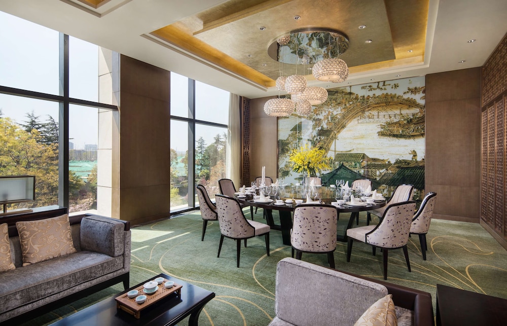 Radisson Blu Zhengzhou Huiji 40/58