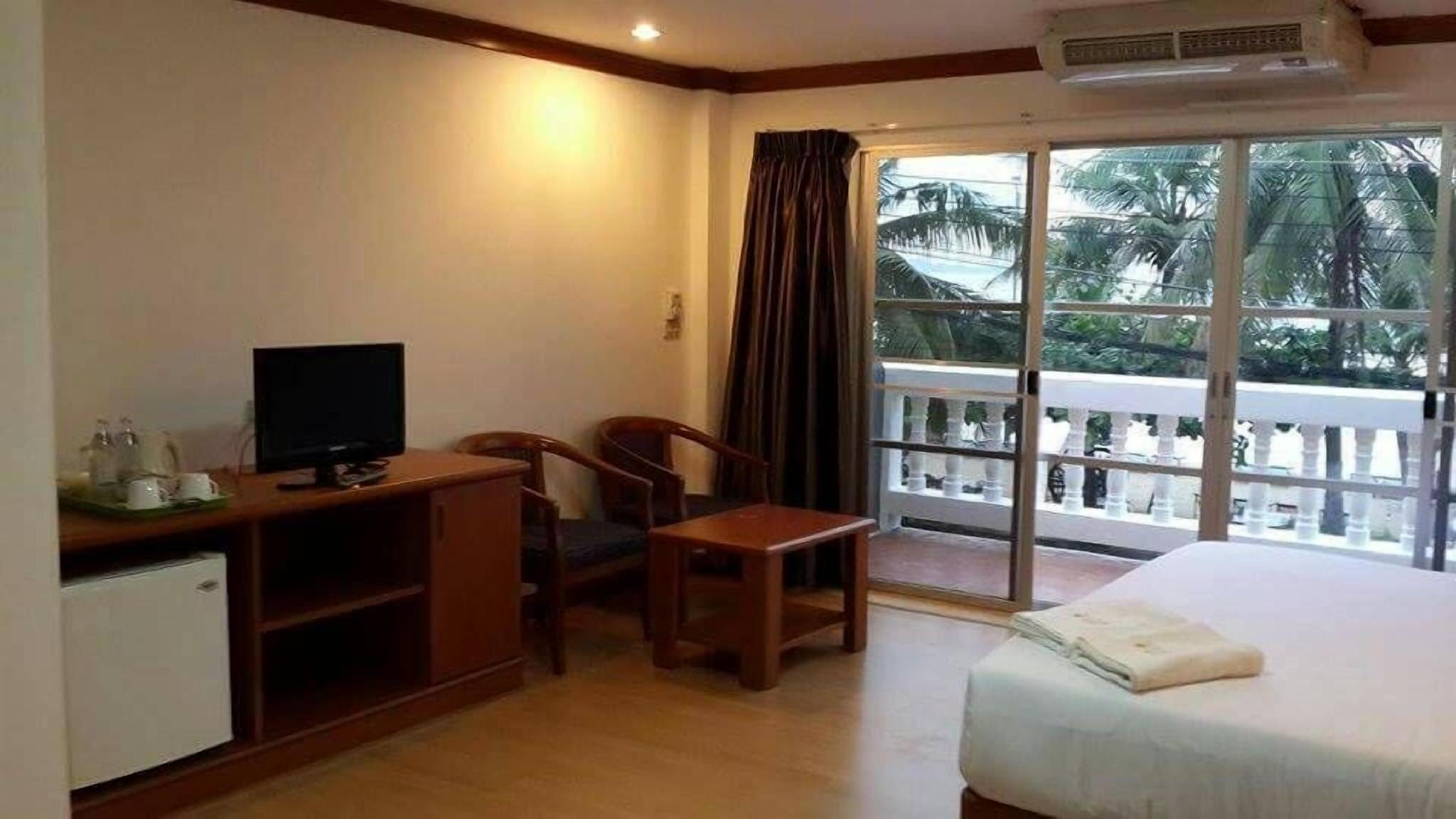 STANDARD, SEA VIEW