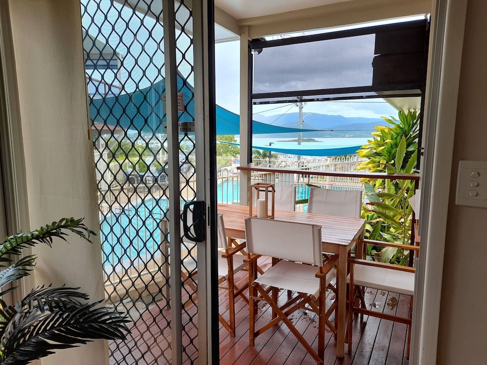 Airlie Apartments 25/78
