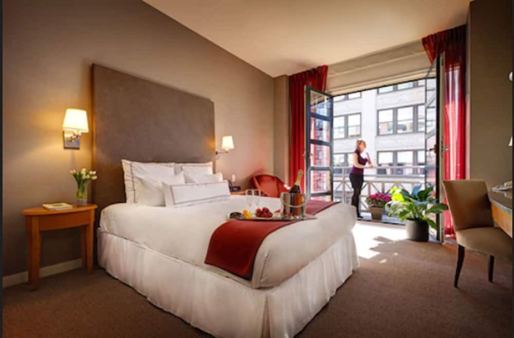 Hotel Giraffe 12/61