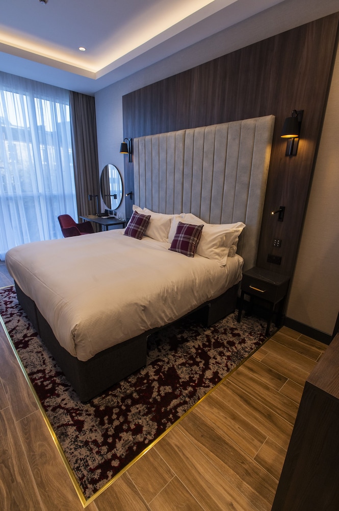 Plaza, King Bed