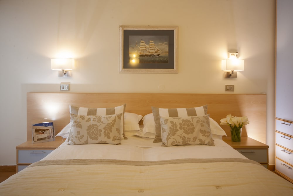 Hotel Mon Cheri 13/73
