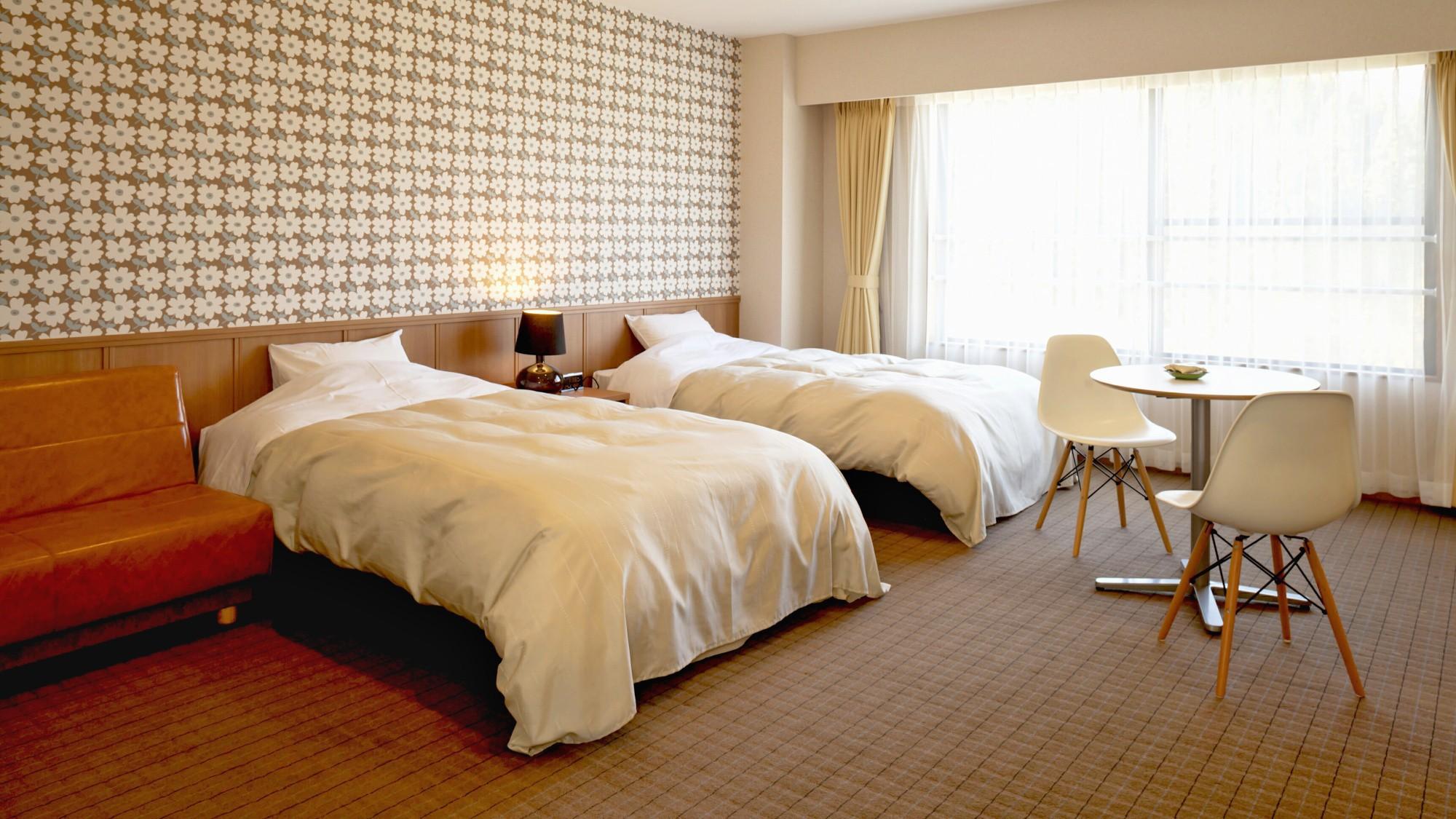 Deluxe, Twin Beds, Riverside, Mountain View, Night View