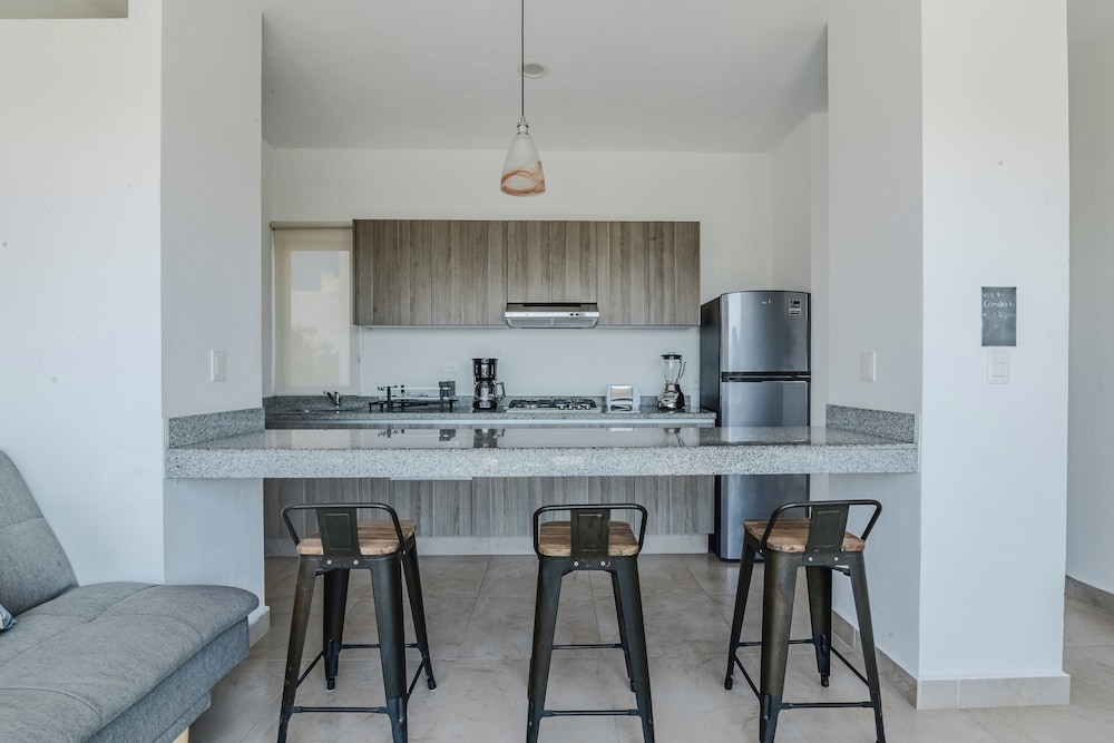 Velas Condos 39/48