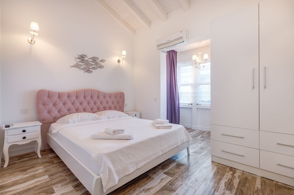 3 BEDROOMS, BASIC, VILLA