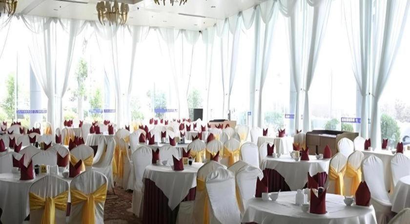 Zhengzhou Airport Hotel 30/43