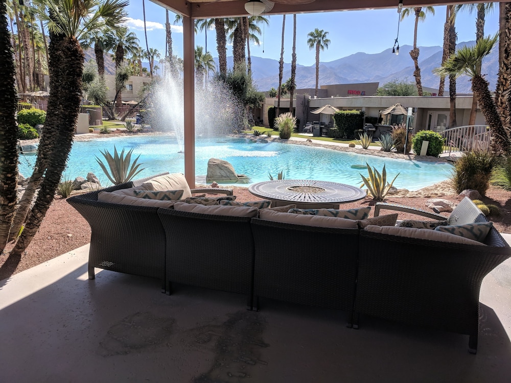 Desert Isle Of Palm Springs 15/50