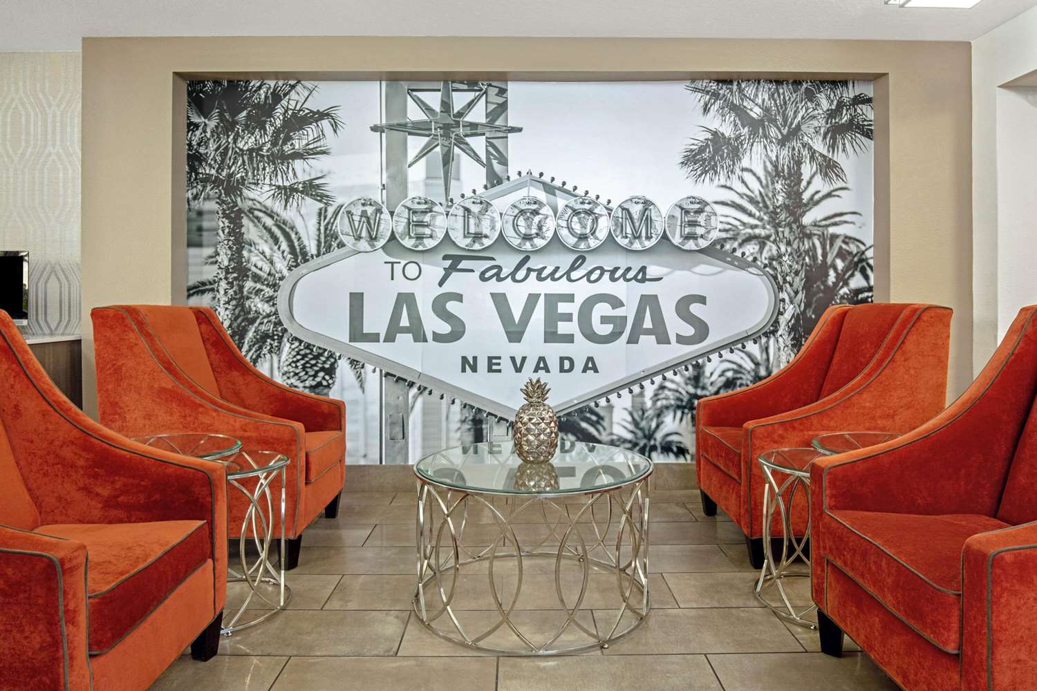 La Quinta Inn & Suites by Wyndham Las Vegas Red Rock 29/42