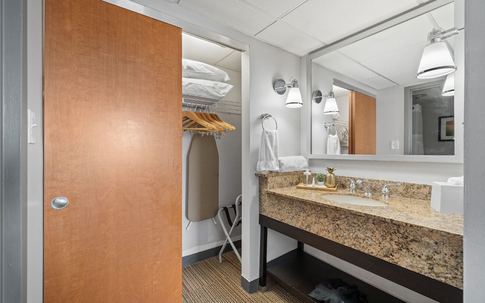 Four Points by Sheraton Charlotte 52/55