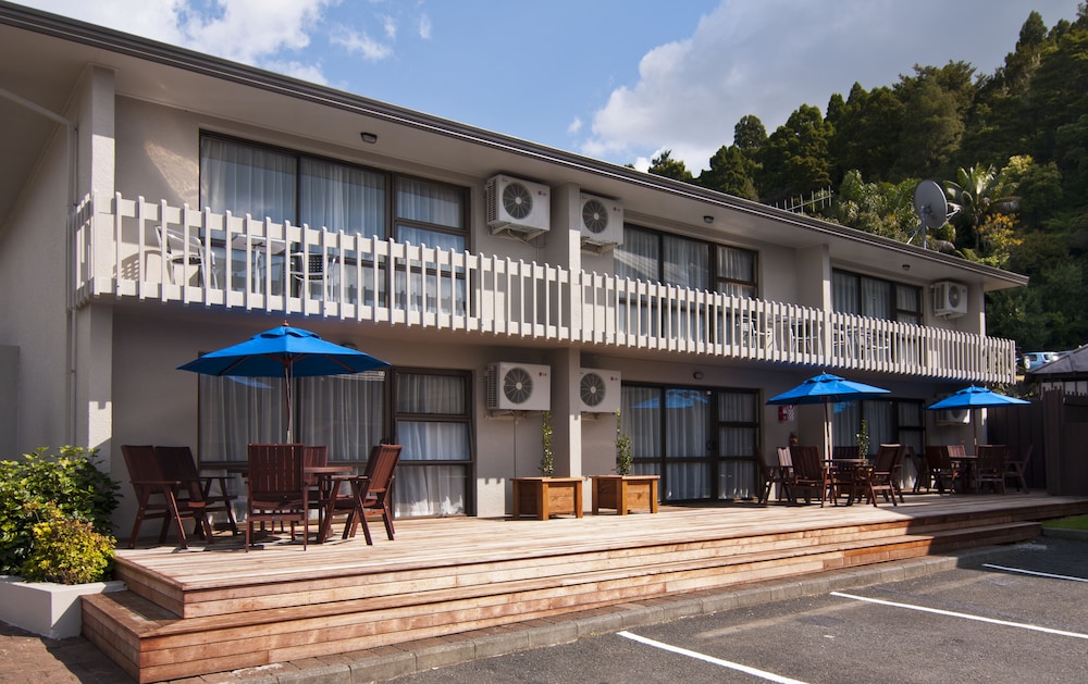 Breakwater Motel 4/60