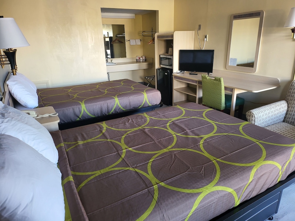 Budget Host Inn 14/24