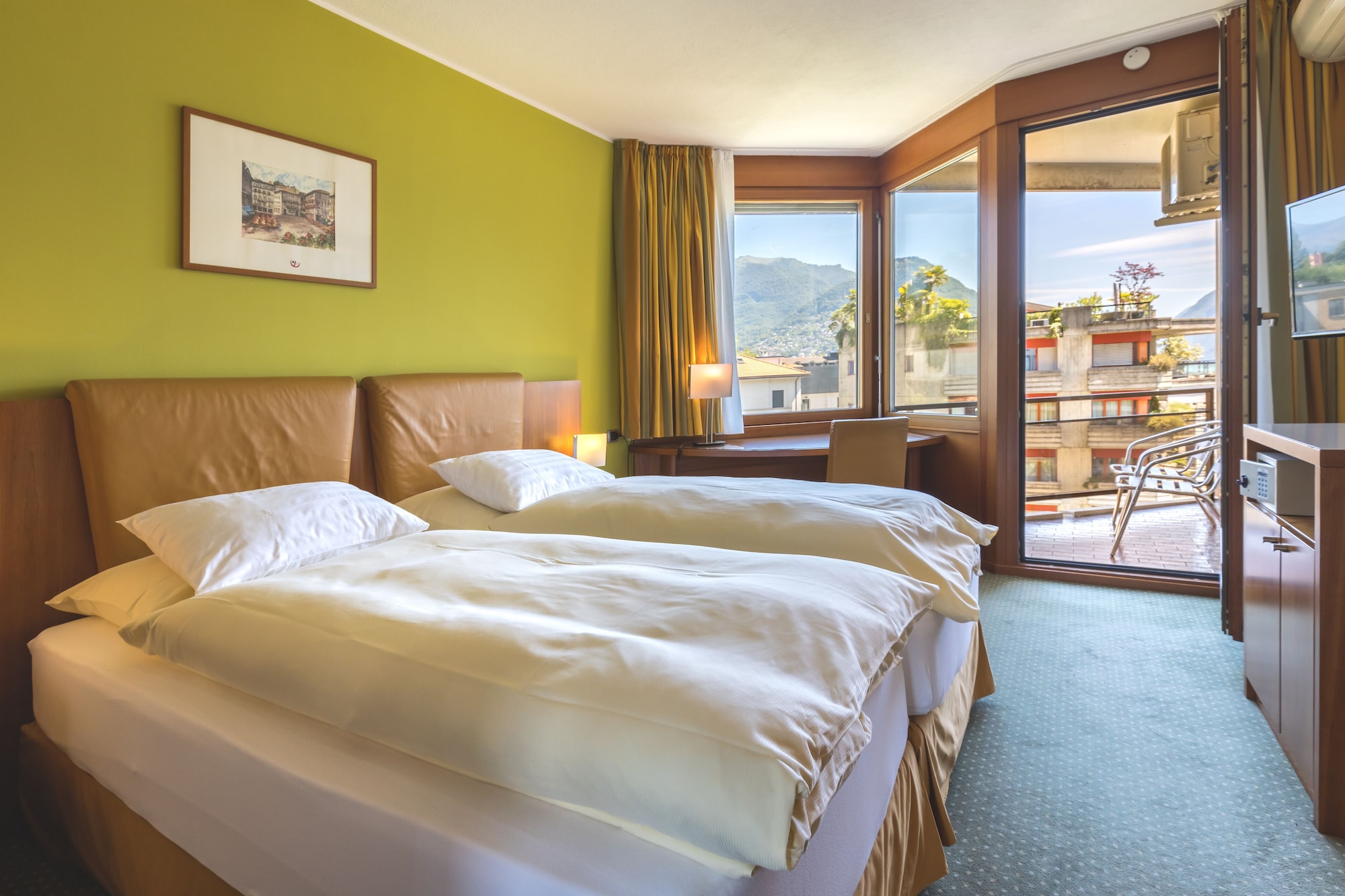 Junior Suite, 3 Beds, Partial Lake View
