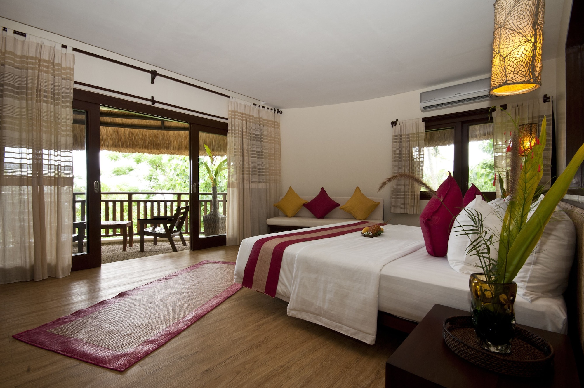 DELUXE, KING BED, OCEAN VIEW