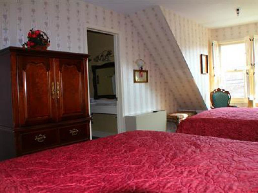 Victorian, Premium, 2 Queen Beds