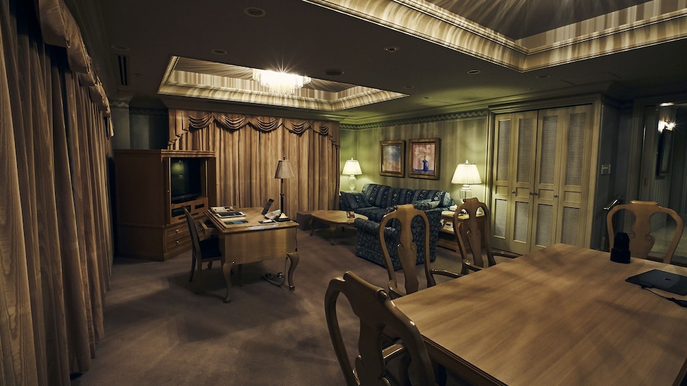 Royal, Suite, Twin Beds, Lake and Ocean View, Smoking