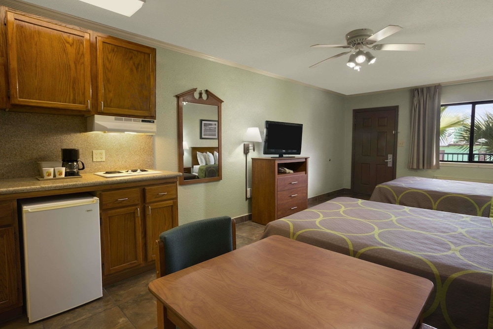 Super 8 By Wyndham South Padre Island 10/25