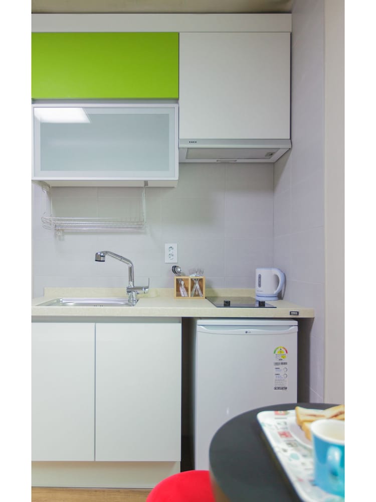 KW Hongdae Line Hostel 38/40