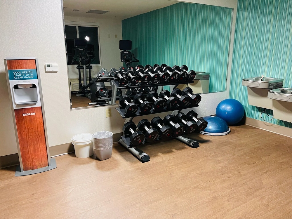 Holiday Inn Express Hotel And Suites Southern Pines Pinehurst Area 27/41