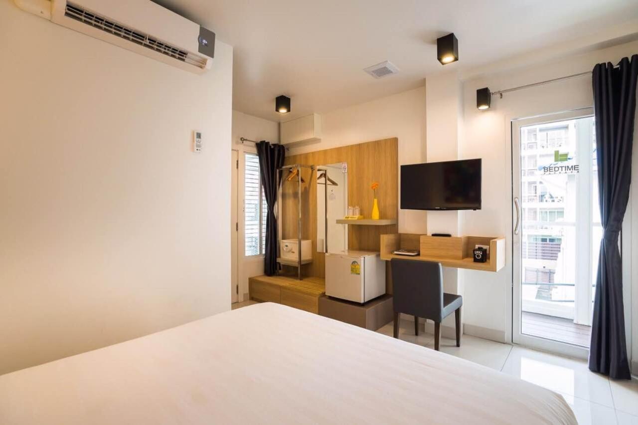 Room, Queen Bed, Balcony