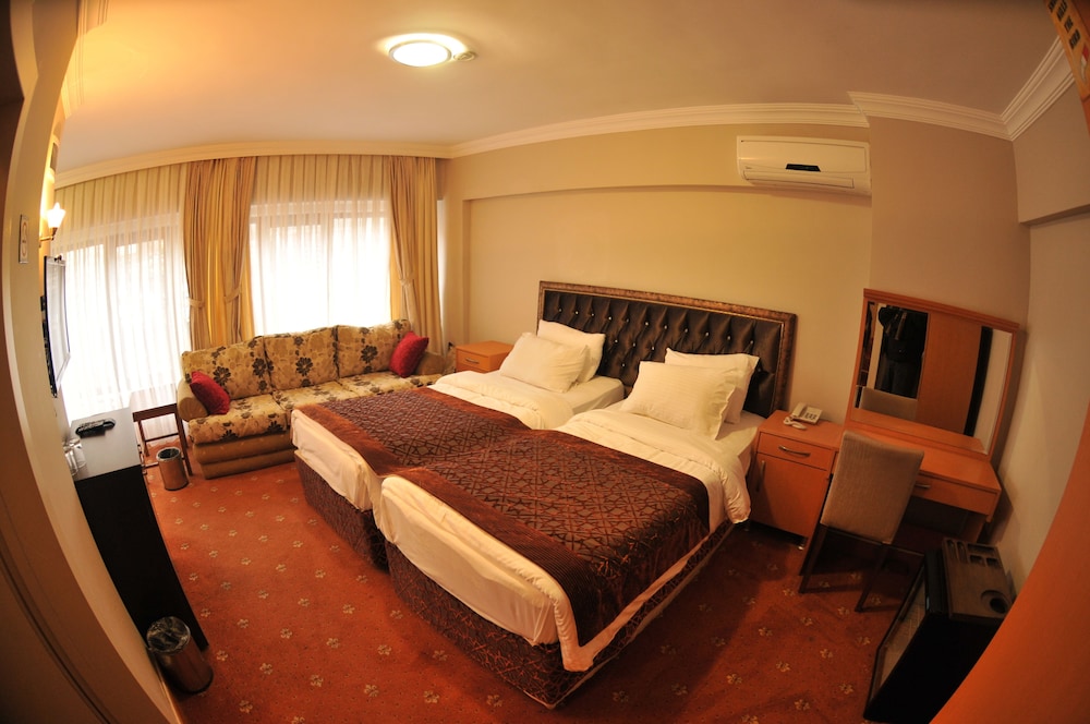 Palace Point Hotel 10/42