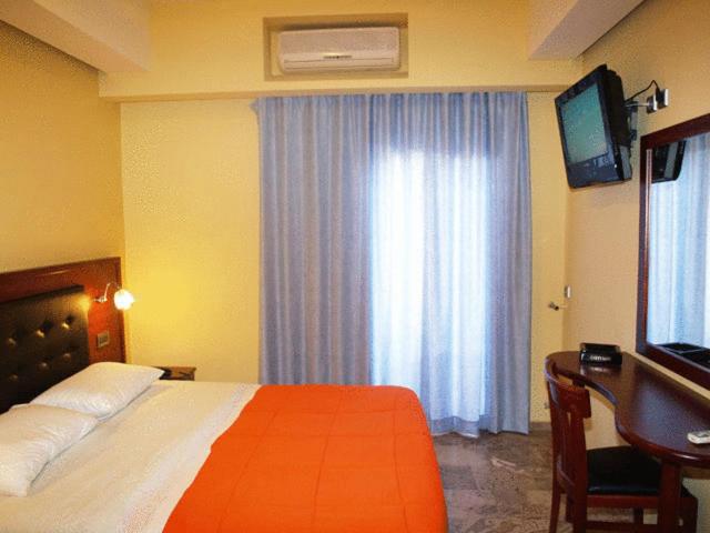 ROOM, DOUBLE BED