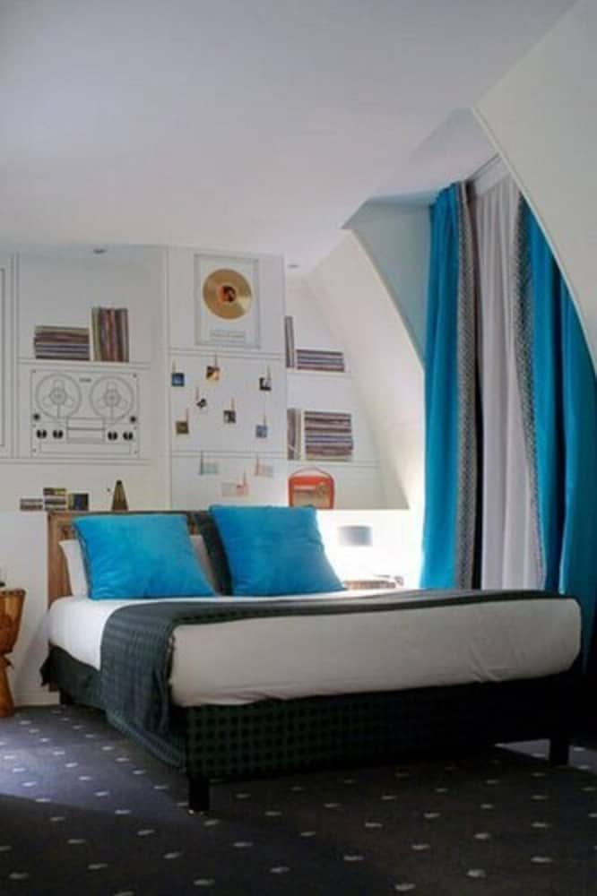 Hotel Du Triangle D Or 51/56