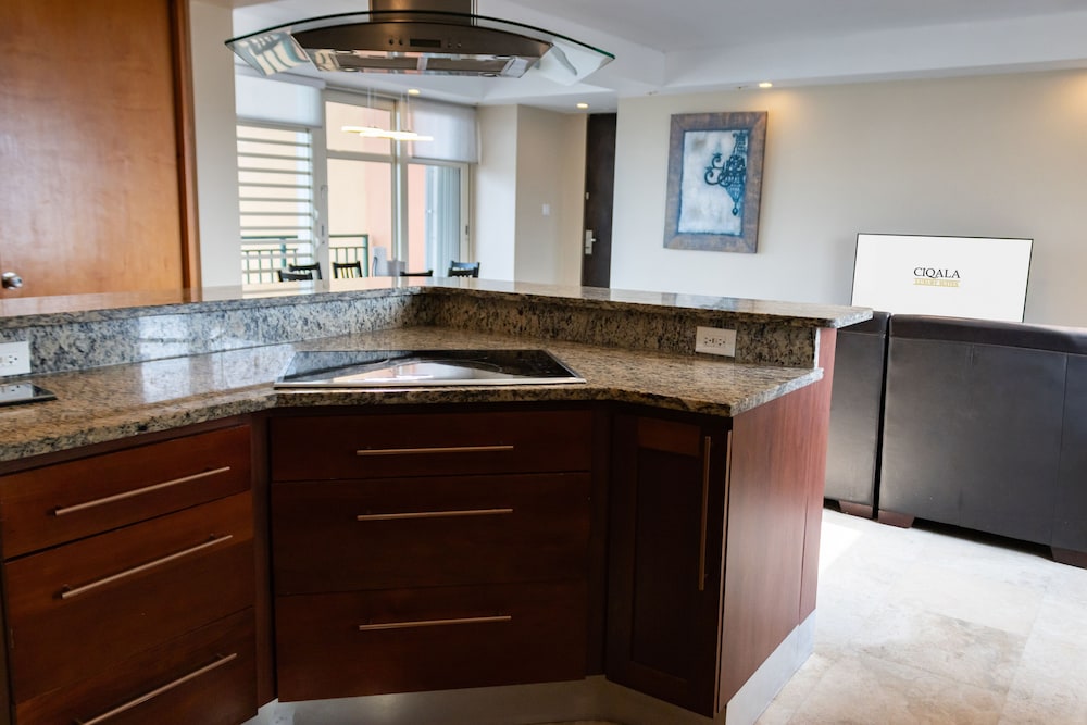 CIQALA Luxury Suites 8/75