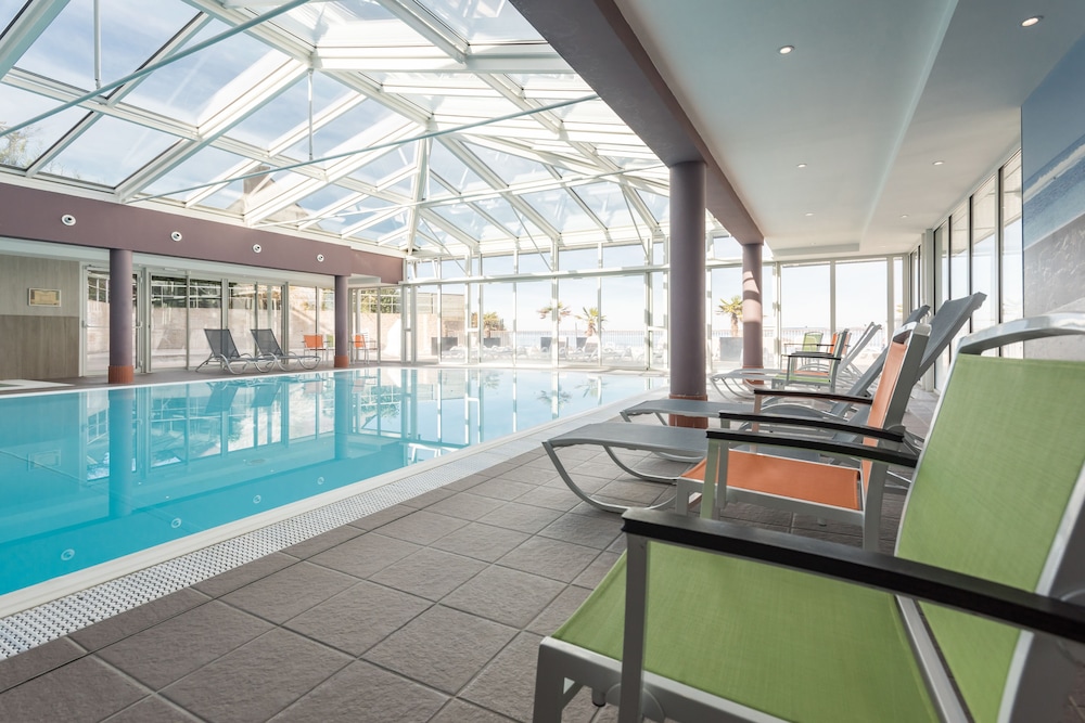 swimming pool spa