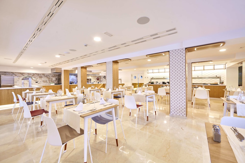 Mediterranean Bay Adults Only 24/49