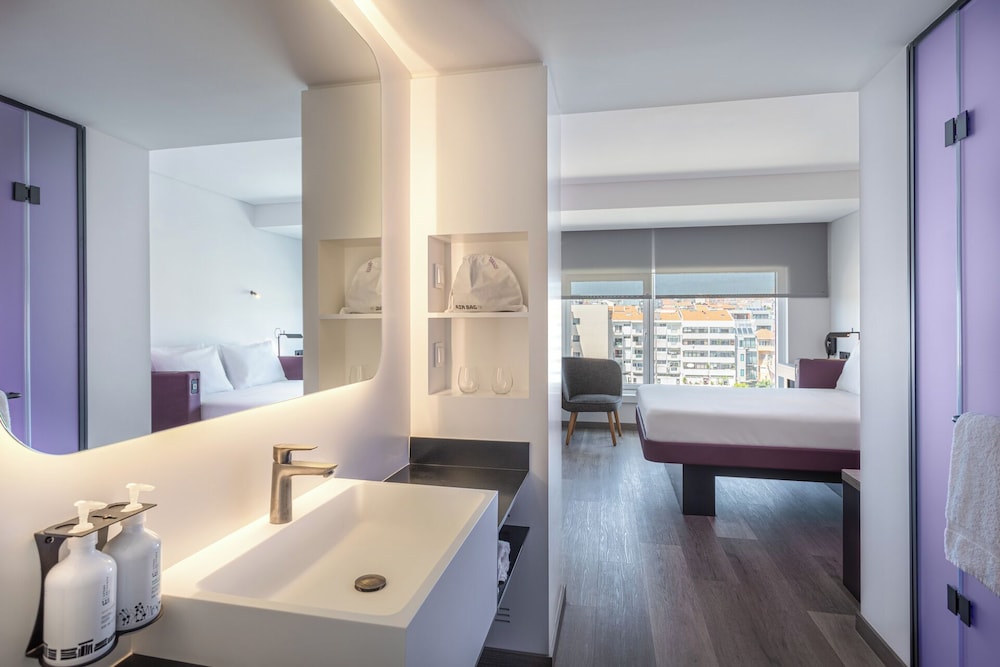 YOTEL Porto, Select by Hilton 46/48
