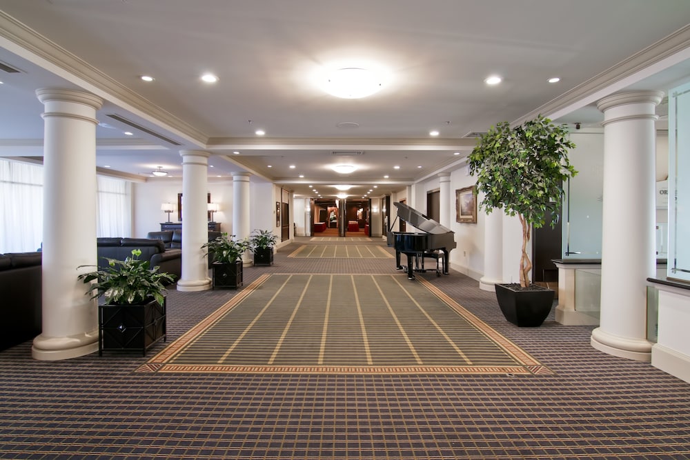 Chateau Lacombe Formerly Crowne Plaza Chateau Lacombe 7/67