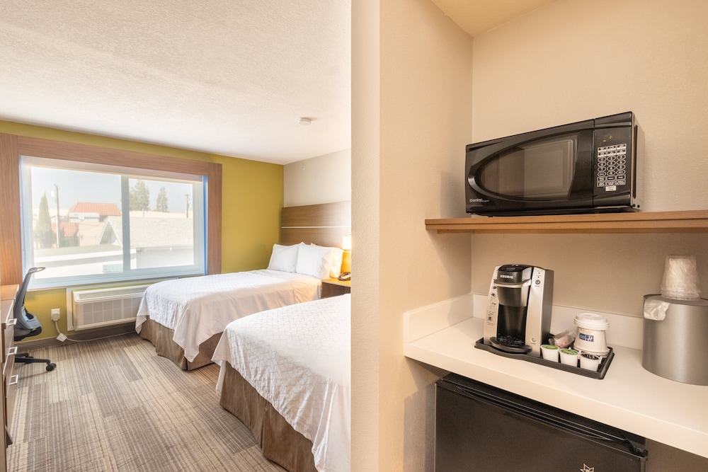 Holiday Inn Express Anaheim West 16/45