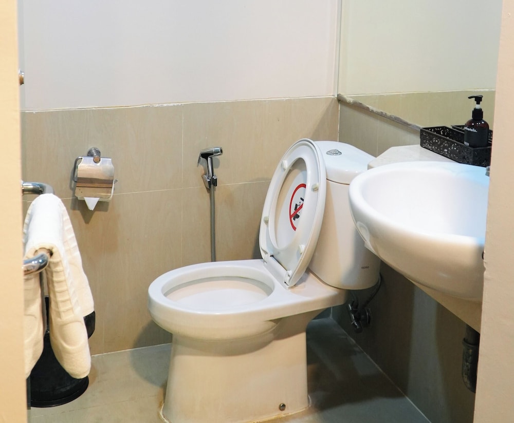 VERSE HOTEL CIREBON 70/72