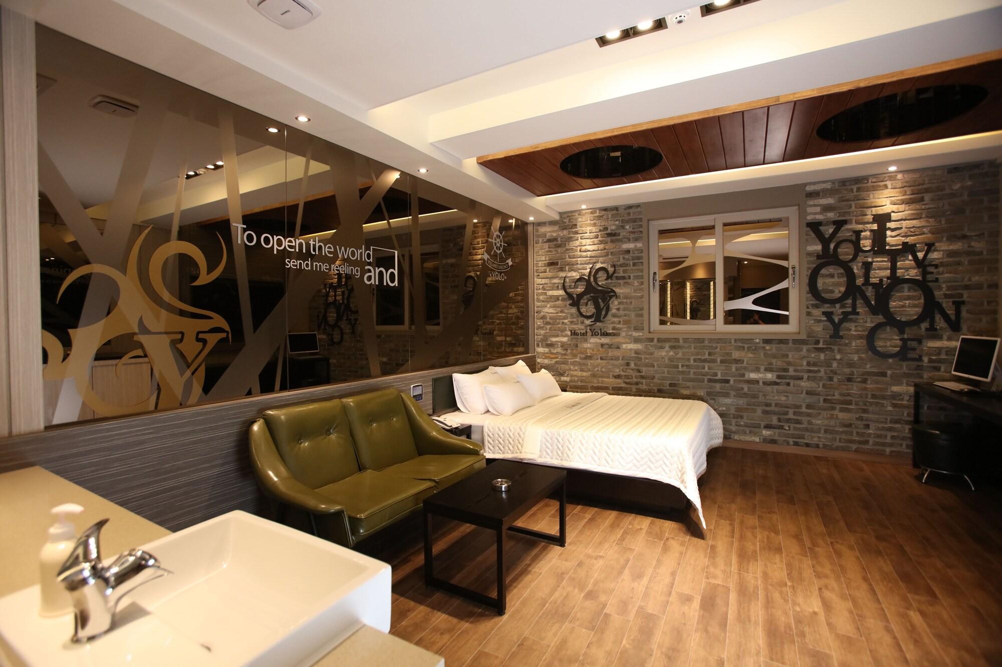 Hotel Yolo 48/53